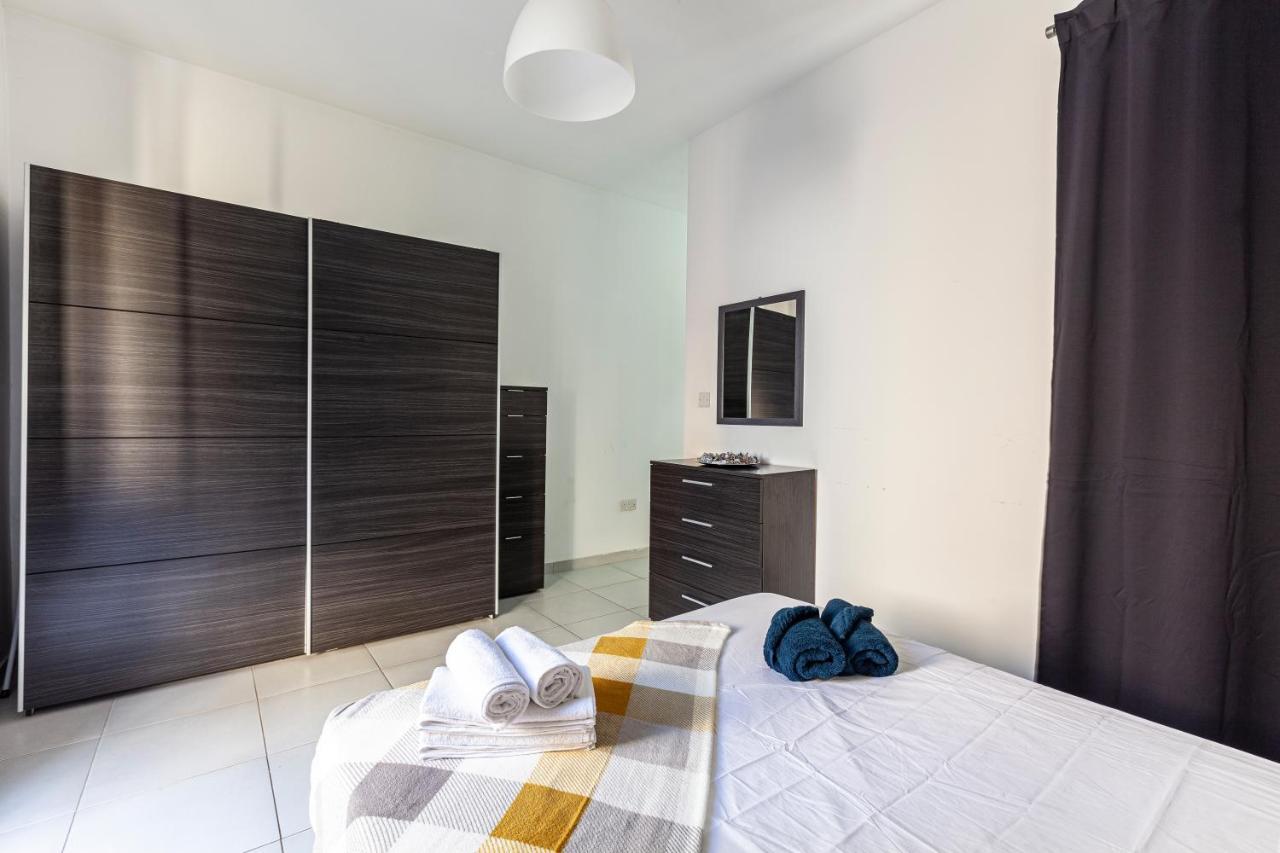 Z4 - Seafront Apartment St. Paul's Bay Exterior foto